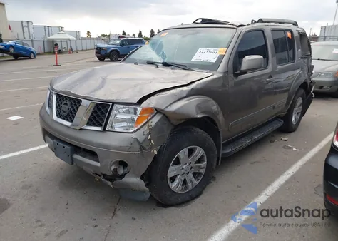 2005 Nissan Pathfinder Le z USA, uszkodzony, nr VIN 5N1AR18U85C757897
